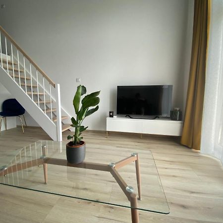Apartament Wroclaw-Lotnisko ภายนอก รูปภาพ